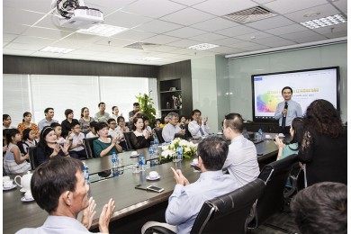 Trao tặng 83 suất học bổng Lê Mộng Đào cho con em nhân viên Tập đoàn Xây dựng Hòa Bình